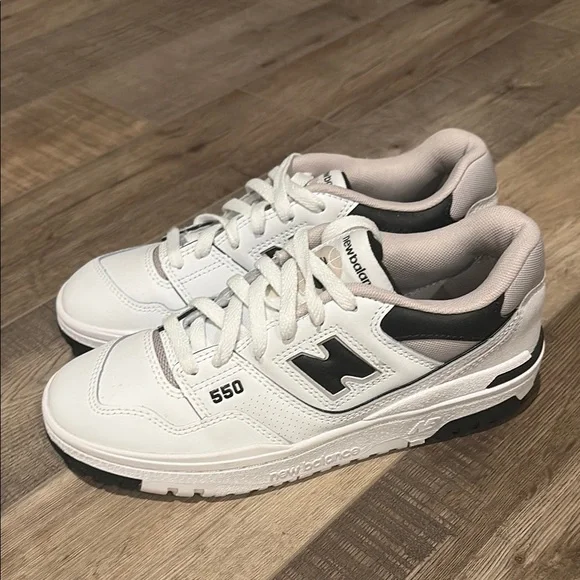 New Balance 550s Womens White and Black Sneakers - Picture 3 of 5
